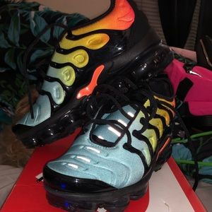 W AIR VAPORMAX PLUS